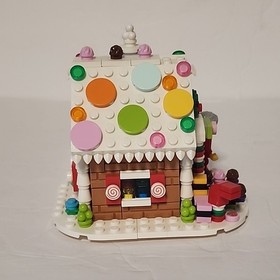 LEGO - Gingerbread House 40139 2015 Exclusive XMas Holiday Candy With Mrs Claus 