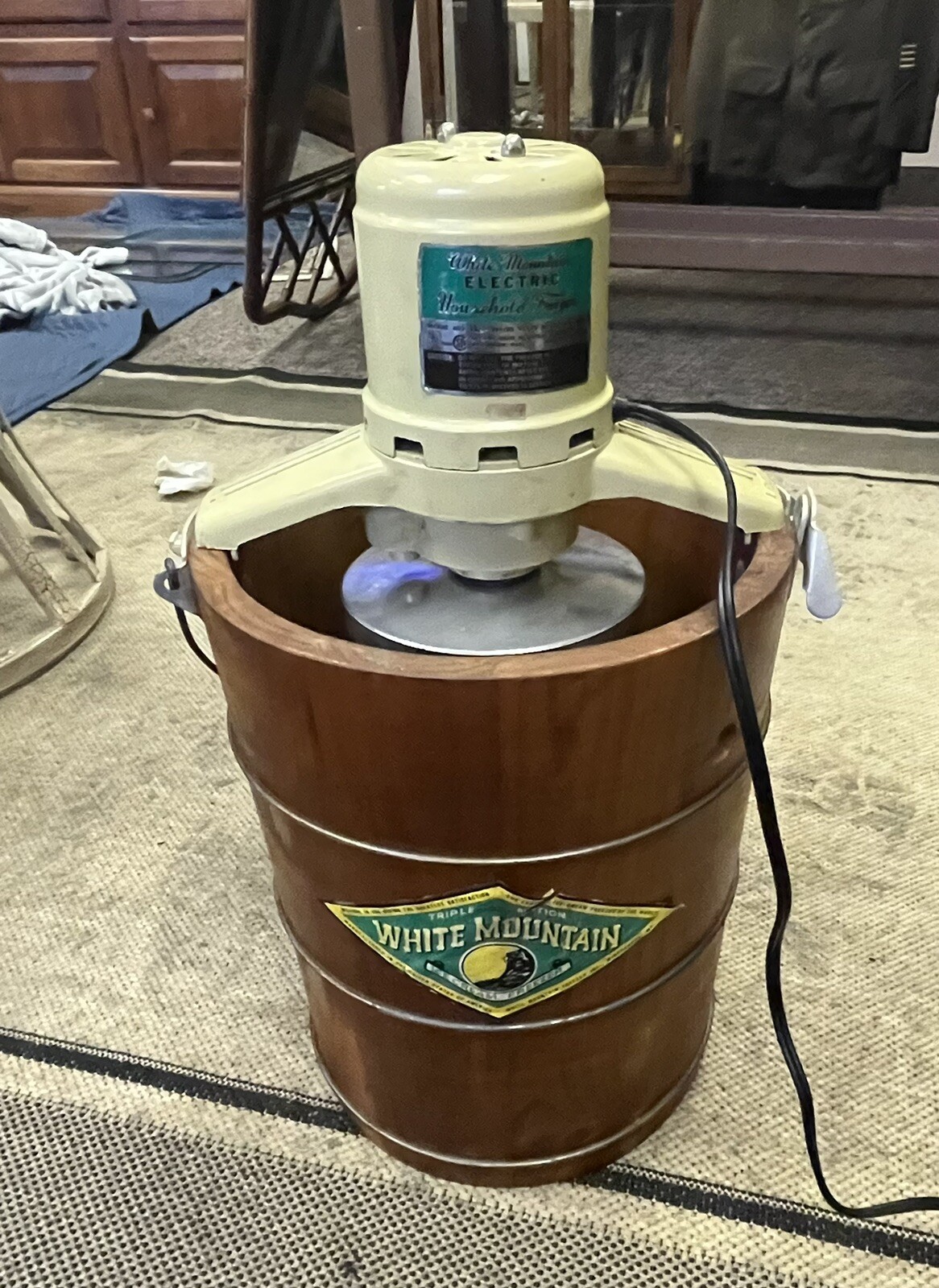 White Mountain Electric Ice Cream Freezer 4 Quart Model 692 Great