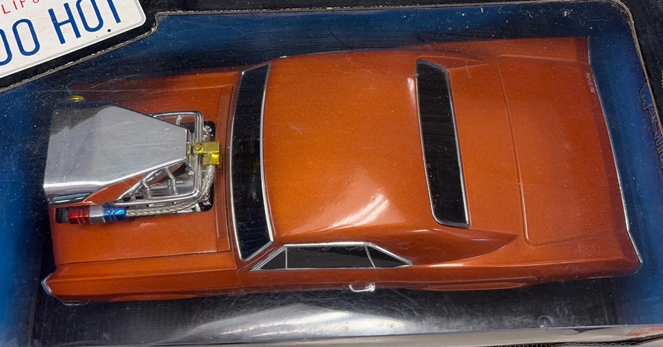 NIB Muscle Machines 1966 Pontiac GTO Diecast Orange Model Car 1/18 Scale  - Image 2 of 4