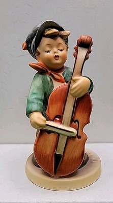 Vintage 1988 Hummel Goebel Sweet Music Figurine #186 - Playing to the Dance. 