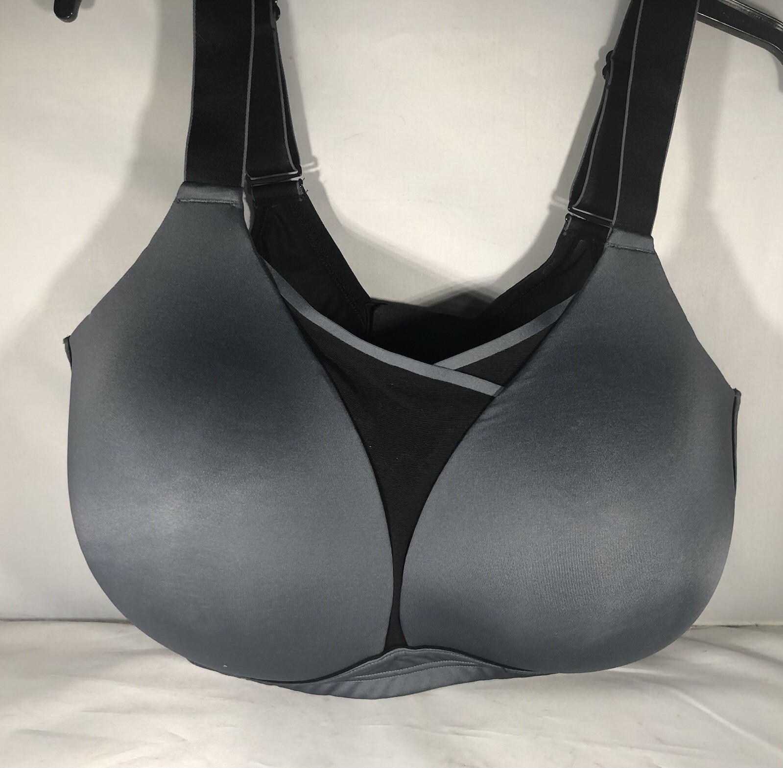 Sujetador deportivo Lane Bryant LIVI Active 42 H moldeado sin cables gris ajustable