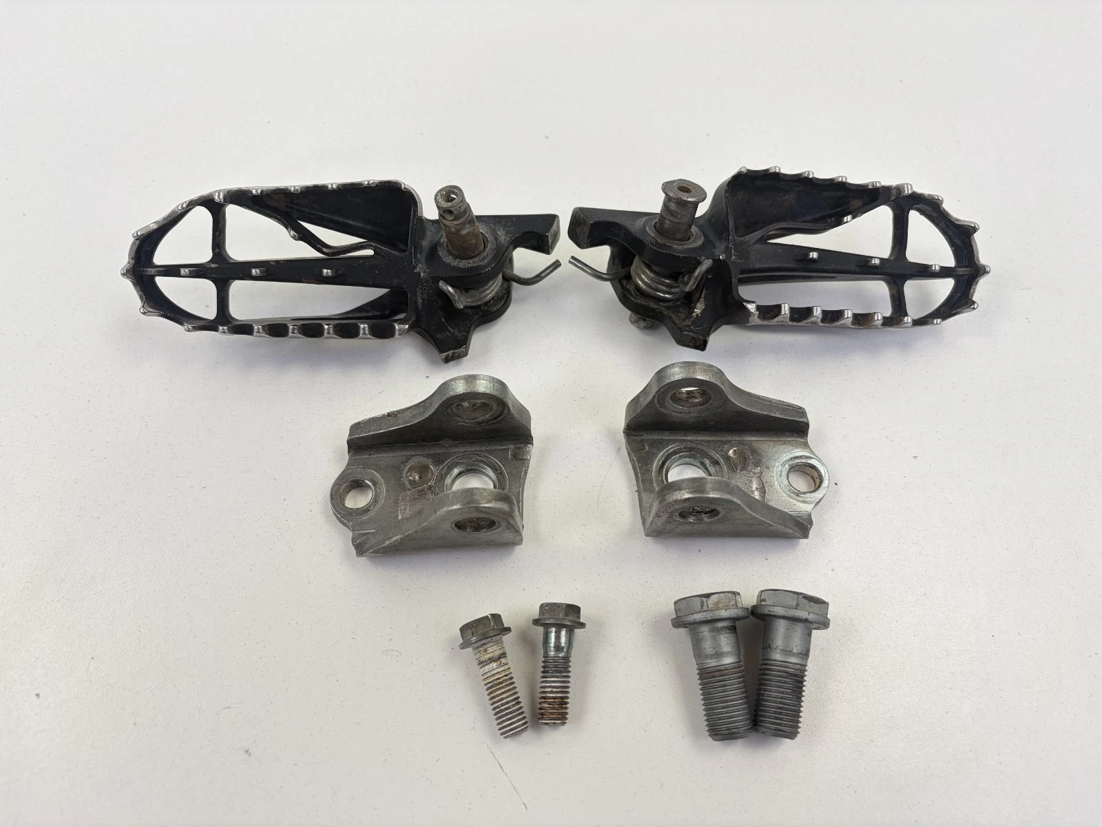 Honda | CRF250R CRF450R | OEM | Foot Pegs, Bracket | 50616-MEN-671 50642-MEN-670