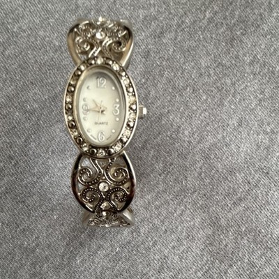 Silver Gemmed Oval Quartz Analog Wristwatch Metal Bracelet Stainless Steel Case