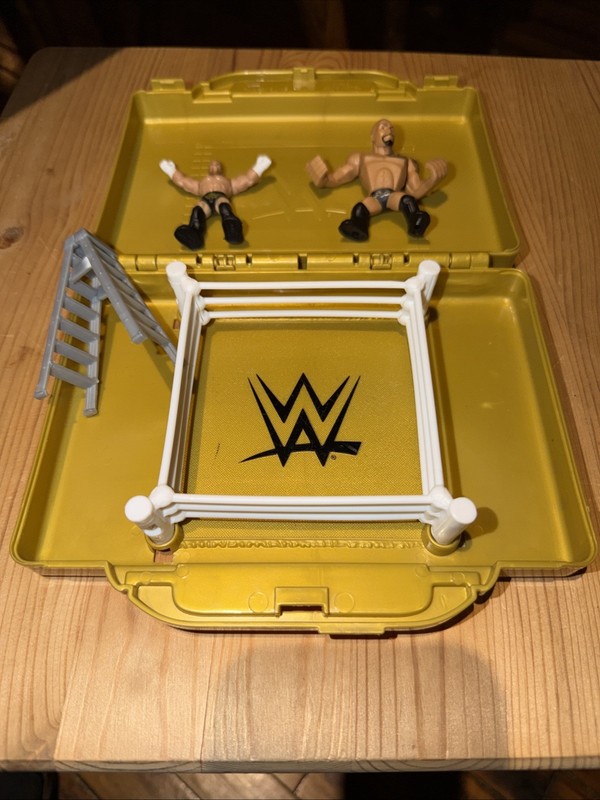 WWE Mattel Plastic Wrestling Figures & Ladder/Carrying Case With Wrestling Ring