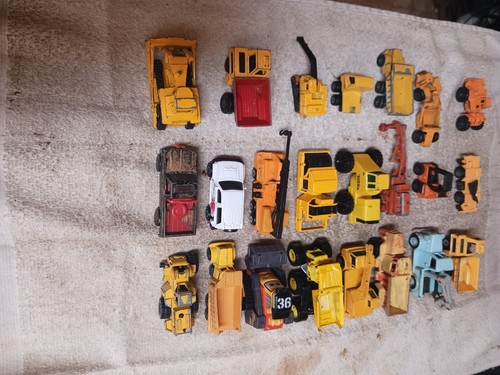 24 Construction Equipment & Trucks. Loose lot 1/64 scale. - Imagen 2 de 4