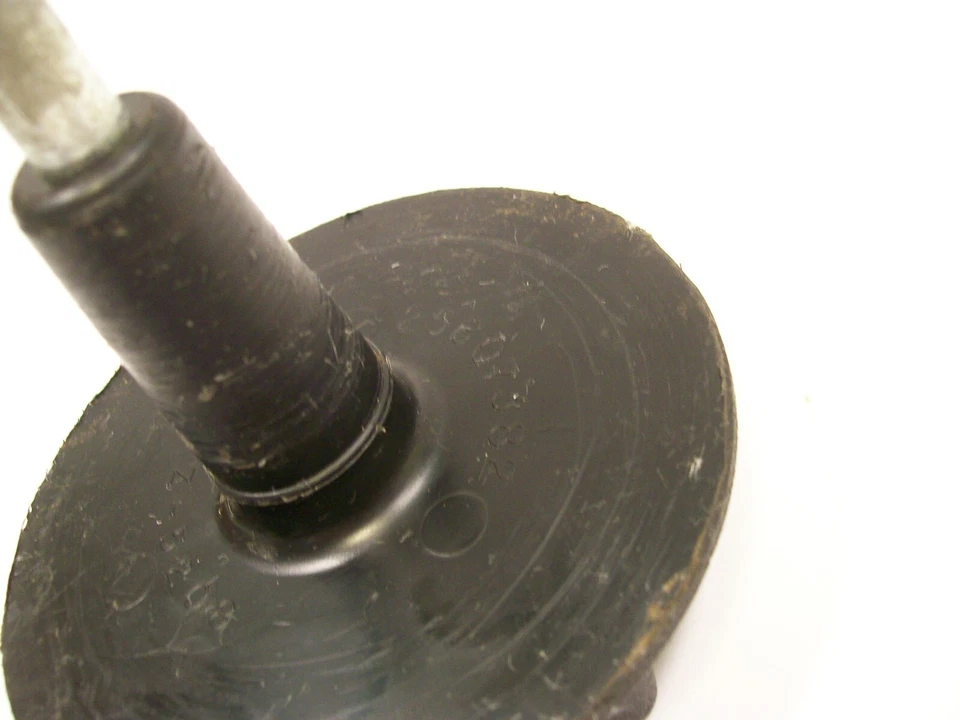 OEM #25607382 Spare Tire Hold Down Bolt Trunk Retainer FROM 1994 Buick Lesabre Foto 4 de 4