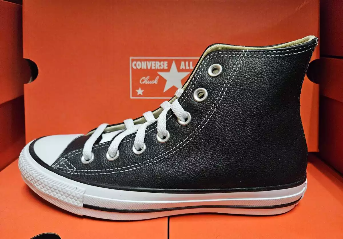Converse negro de cuero new arrivals