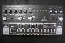 BEHRINGER TD-3  ANALOG BASS LINE SYNTHESIZER