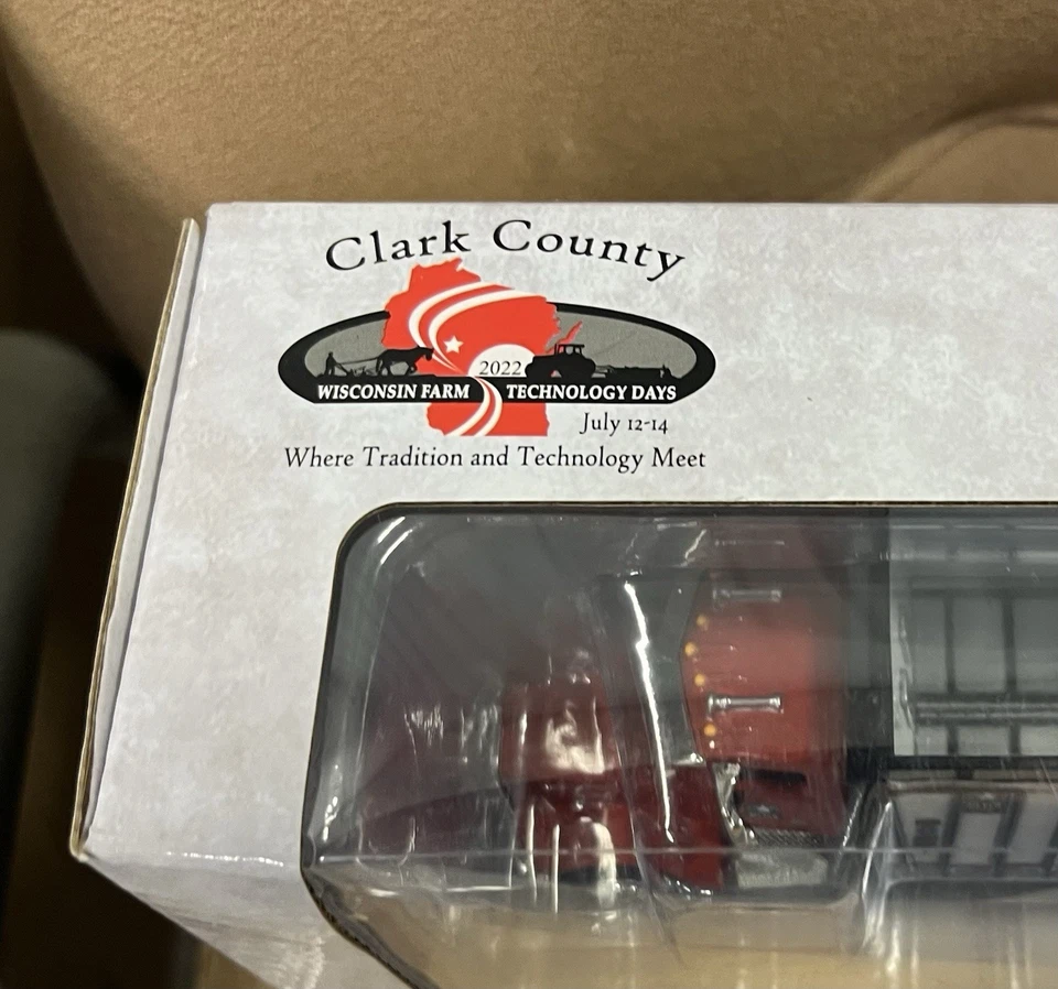 SpecCast 2022 Wisconsin Farm Tech Days Meyer 8126Rt Boss Forage Set 1/64 - Image 3 of 4