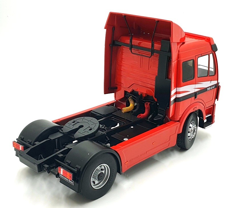 Model Car Group (MCG) 1/18 Scale MCG18137 - Mercedes Benz SK II