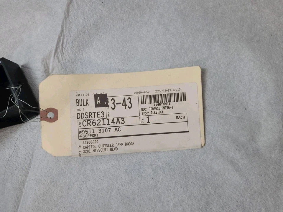 Soporte fascia trasero MOPAR 5113107AC - Se adapta a: Ram C/V 2012-2015 y otros Foto 3 de 4