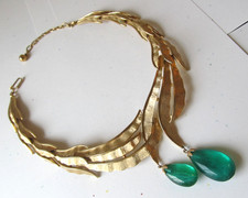 Vintage Signed TRIFARI Modernist Green Cabochon Glass COLLAR NECKLACE Gold Tone