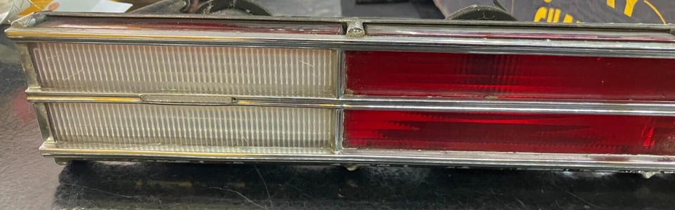 Conjunto de luces de cabeza izquierda 75-78 Chrysler Newport/New Yorker OEM 3728082 Foto 3 de 4