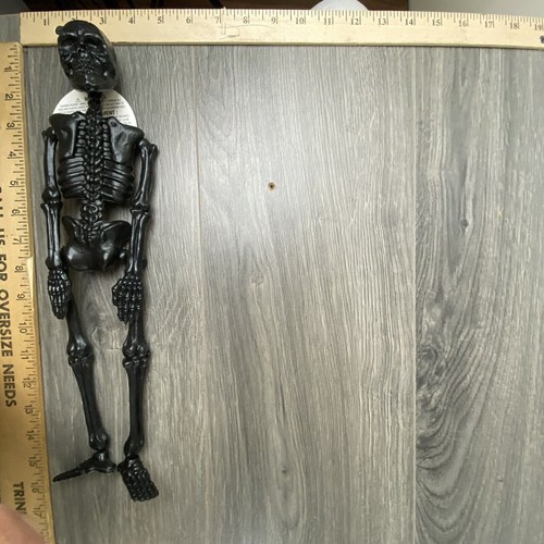 Black Skeleton Hanging Creepy Spooky Decoration 15.5in Long Plastic - Picture 5 of 8