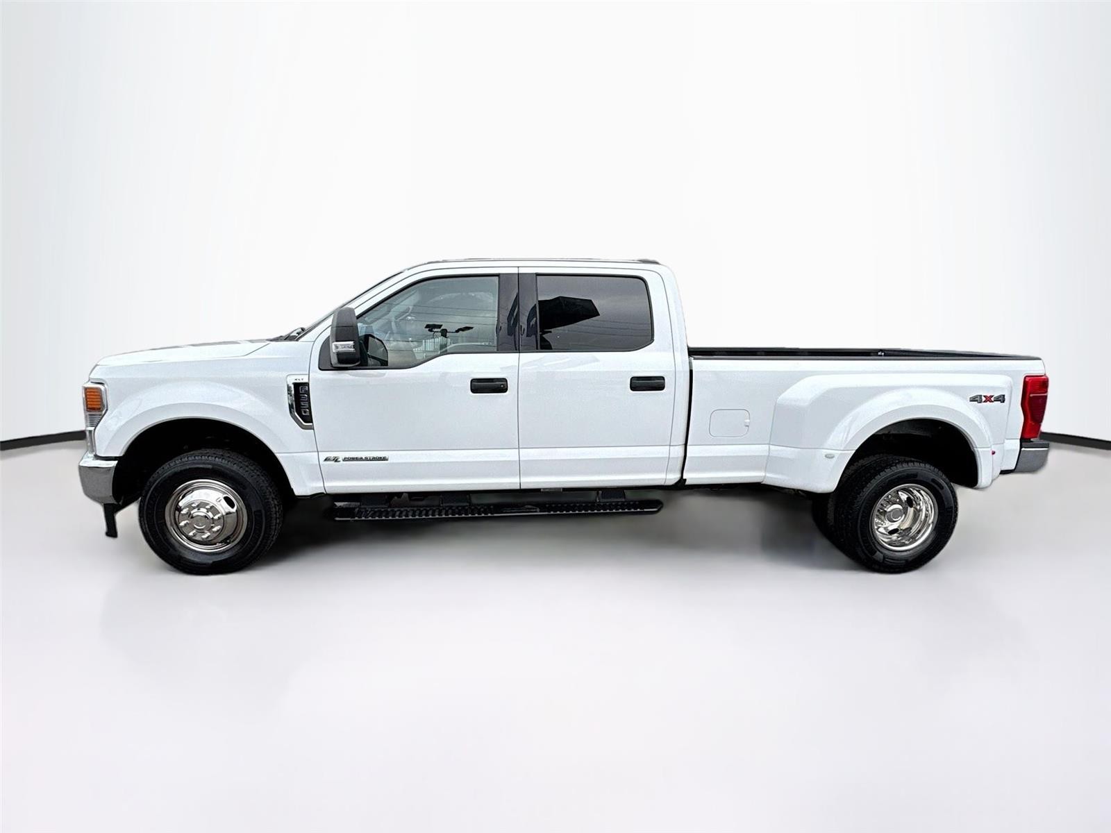 2022 Ford Super Duty F-350 DRW XLT thumbnail 4