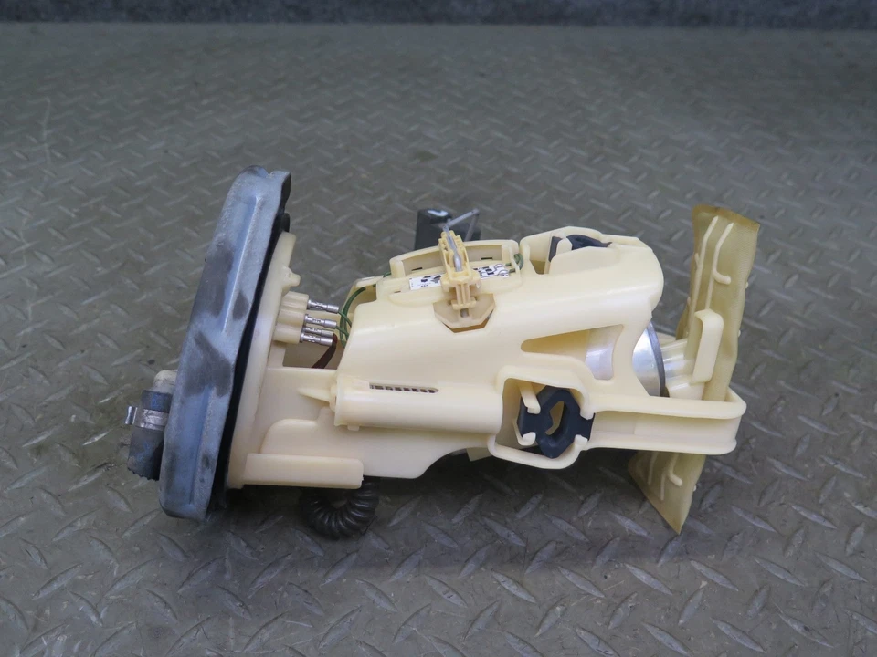 01-06 BMW E46 330ci 3.0L M54 BOMBA DE COMBUSTIBLE SENSOR DE NIVEL UNIDAD DE ENVÍO CONJUNTO 77K OEM Foto 4 de 4