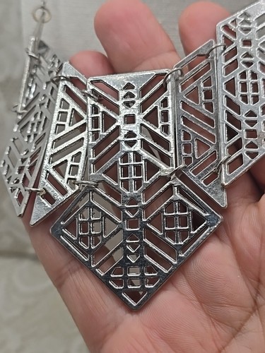 Ciondoli astratti geometrici in metallo tono argento 7" e catena 24" più prolunga 2" - Foto 7 di 11