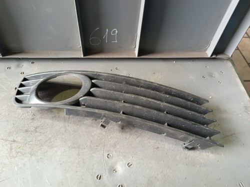 Audi A4 8E Frontstoßstange Stoßstange Nebelscheinwerfer Gitter rechts 8E0807682A
