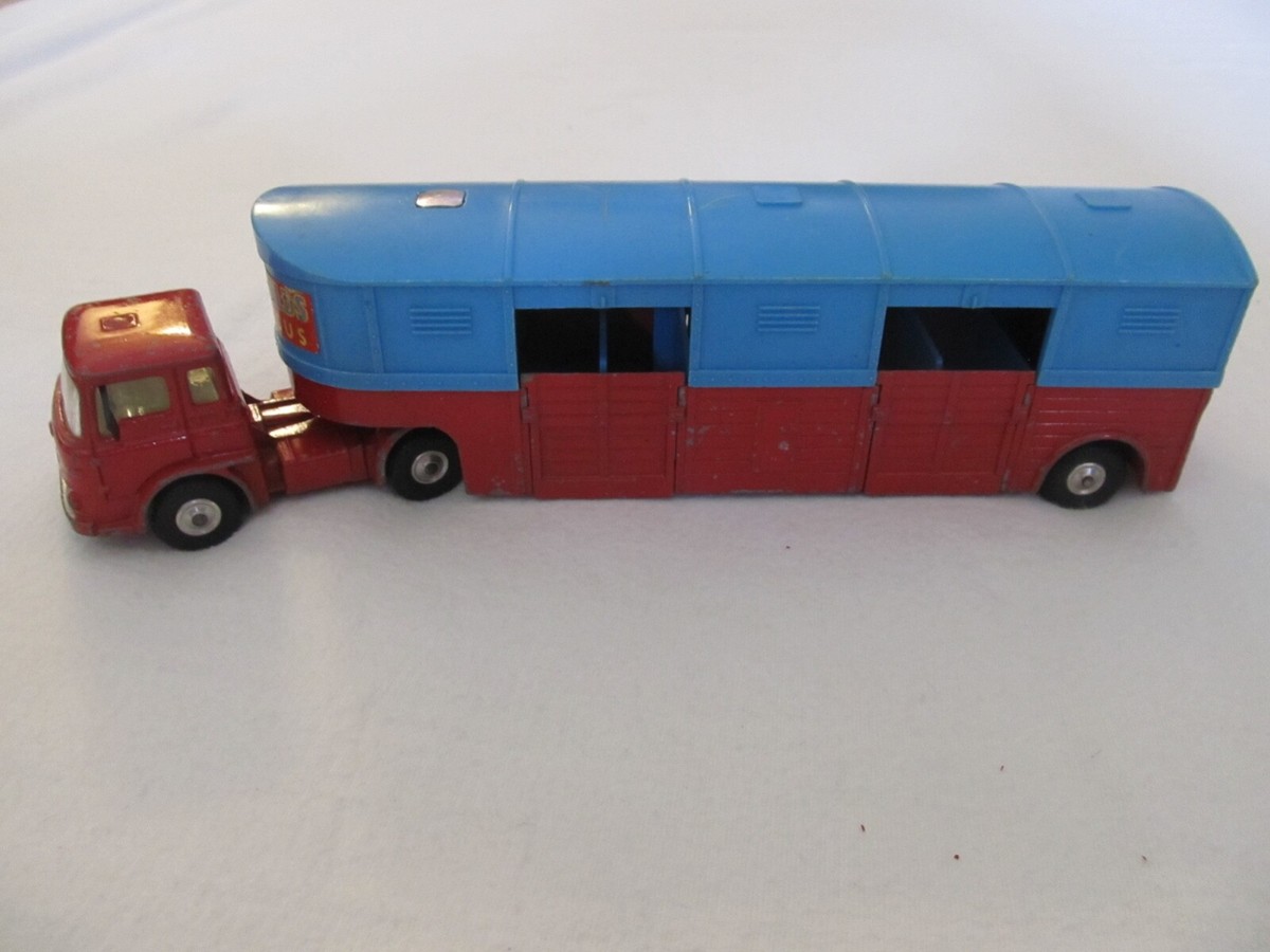 Vintage Corgi Articulated Horse Box Chipperfields Circus