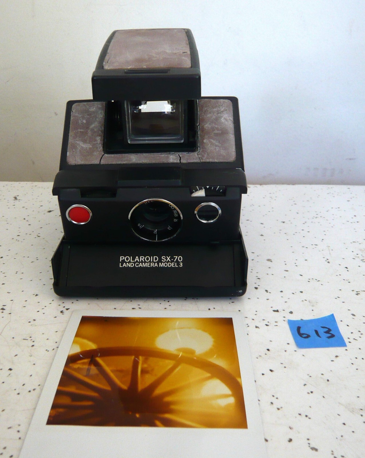 Working Polaroid SX70  Model 3   tested w / film     #613