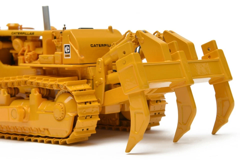 Caterpillar Cat D9G with 9R Ripper Blade - CCM 1:48 Scale Diecast Model New - Image 3 of 4