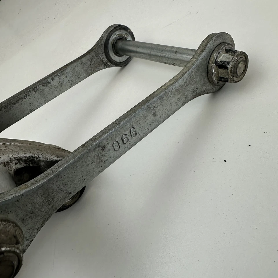 Brazo oscilante amortiguador Suzuki DL650 v-strom 2011 62600-06870 Foto 3 de 4