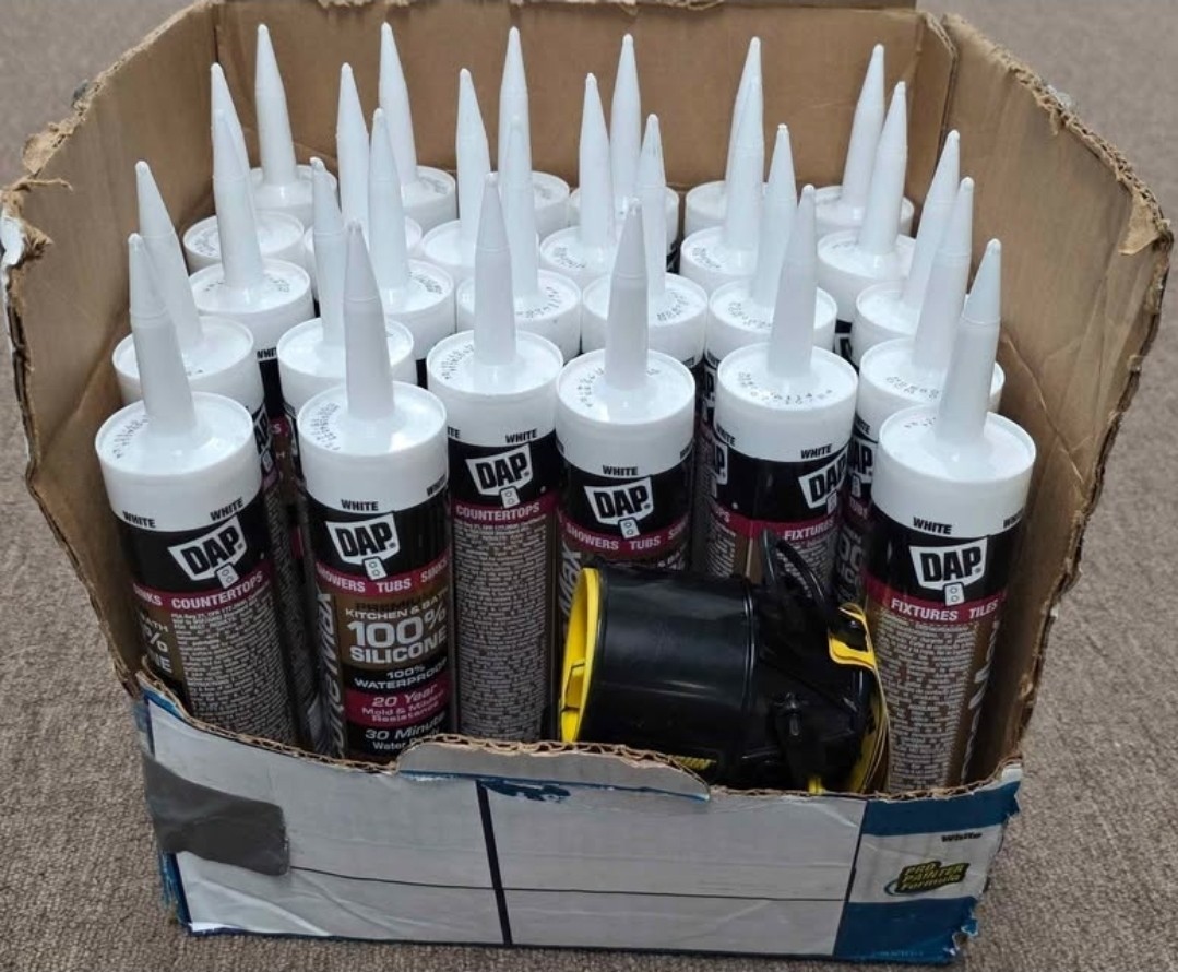 DAP 100% Silicone White Kitchen & Bath LOT of 27 & Caulk Gun NEW