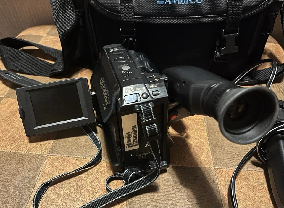 Quazar VM-L459 Digital 150x VHS-C Handheld Palm CamCorder, Charger, No Battery - Image 3 of 4