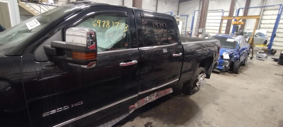 17 - 19 CHEVROLET SILVERADO 2500 Alternator E678254 - Image 2 of 4