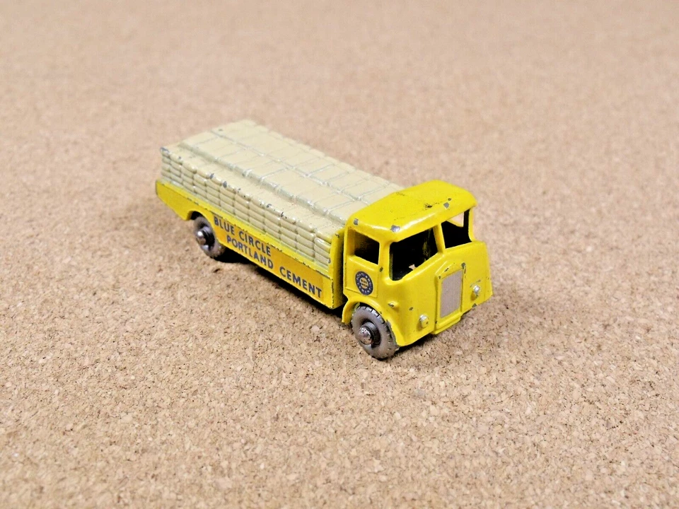 OLD VINTAGE LESNEY MATCHBOX # 51 ALBION CHIEFTAN SILVER PLASTIC WHEELS - Image 2 of 4