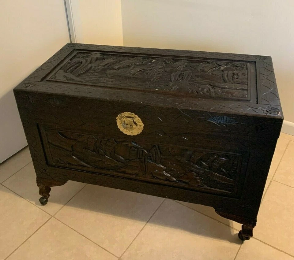 Baúl de madera de alcanfor chino tallado vintage marrón oscuro Foto 3 de 4