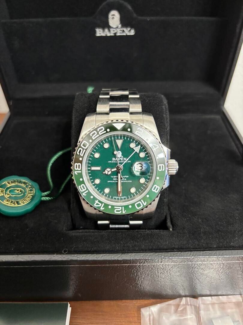 A BATHING APE TYPE 2 BAPEX Men Analog Wristwatch Box Green A BATHING APE TYPE 2 BAPEX Men Analog Wristwatch Box Green