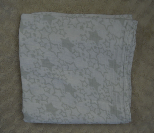Couverture bébé mousseline Designs imprimé étoiles grises blanc mousseline - Photo 1/7