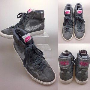 nike pink suede trainers