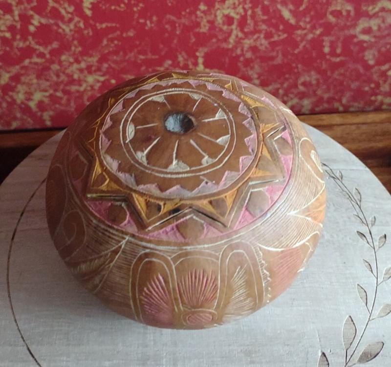 Vintage Handmade Gourd Folk Art Floral Etched Star Lid Organic Natural Trinket