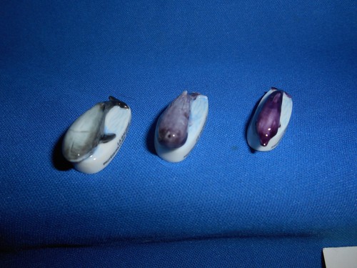 Minature TROPICAL FISH Sealife WWF Set 10 Mini Figurines FRENCH Porcelain FEVES - Picture 5 of 11