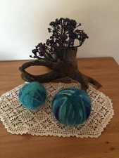 Hundespielball   aus Strickfilz 2B&auml;lle