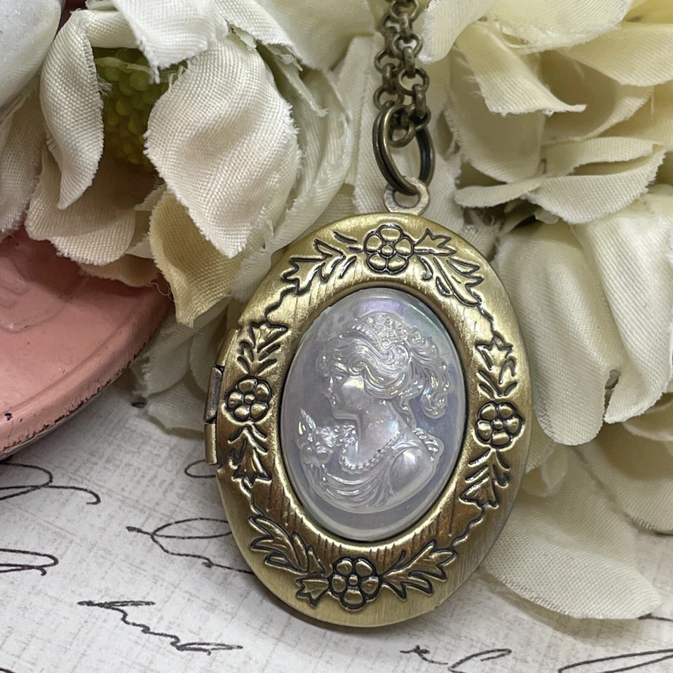 Medallón de Bronce Perla Blanca Dama Victoriano Doncella Collar Regalo Mamá Única Esposa Foto 3 de 4