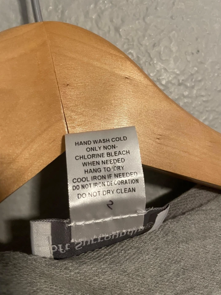 Camisa túnica Soft Surroundings para mujer grande gris con cuentas cuello en V hecha en EE. UU. Foto 4 de 4