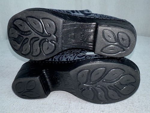 BOC Born Concept Peggy Womens Black Gray Embossed Tooled Slip On Clogs Sz 9 9.5 - Picture 5 of 6