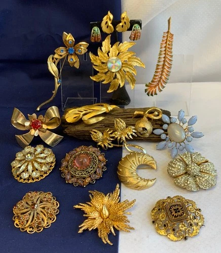 Vtg Costume Jewelry Lot Brooches & Earrings Davinci Trifari Enamel Rhinestone
