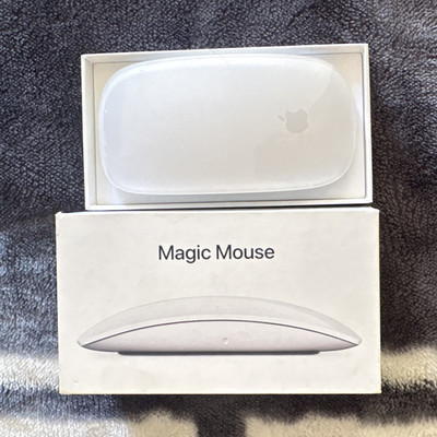 Apple Magic Mouse Weiß Bluetooth Tast- / Multitouch-Maus Modell A3204 MXK53Z/A