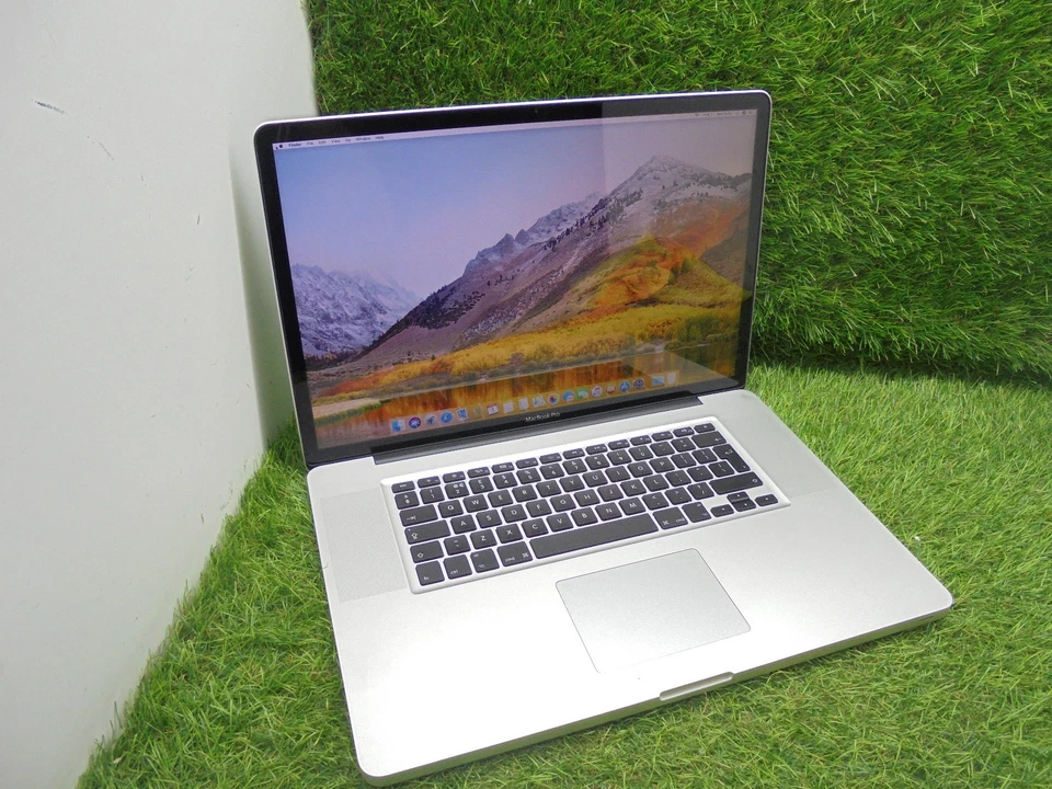 Apple MacBook Pro 17" Late 2011 A1297 Intel Core i7 HIGH SIERRA 250GB SSD 4GB L4 - Image 2 of 4