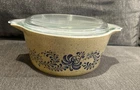 Pyrex 1.5 Qt Round Casserole w/ Lid 474 B Homestead Brown Speckle Blue Flowers