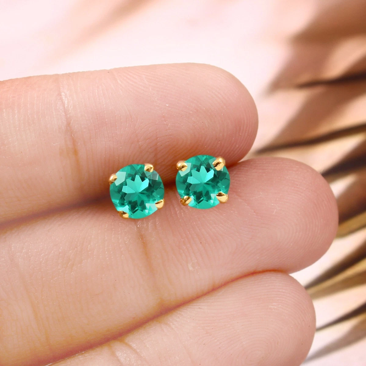Aretes De Tuerca De Plata De Ley 925 Con Esmeralda Natural