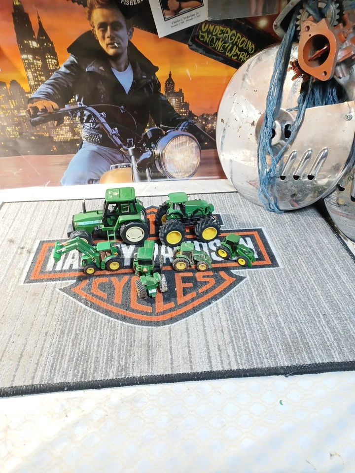 Tractor de juguete John Deere colección Americana Estados Unidos Agricultores Alimentar al mundo  Foto 3 de 4