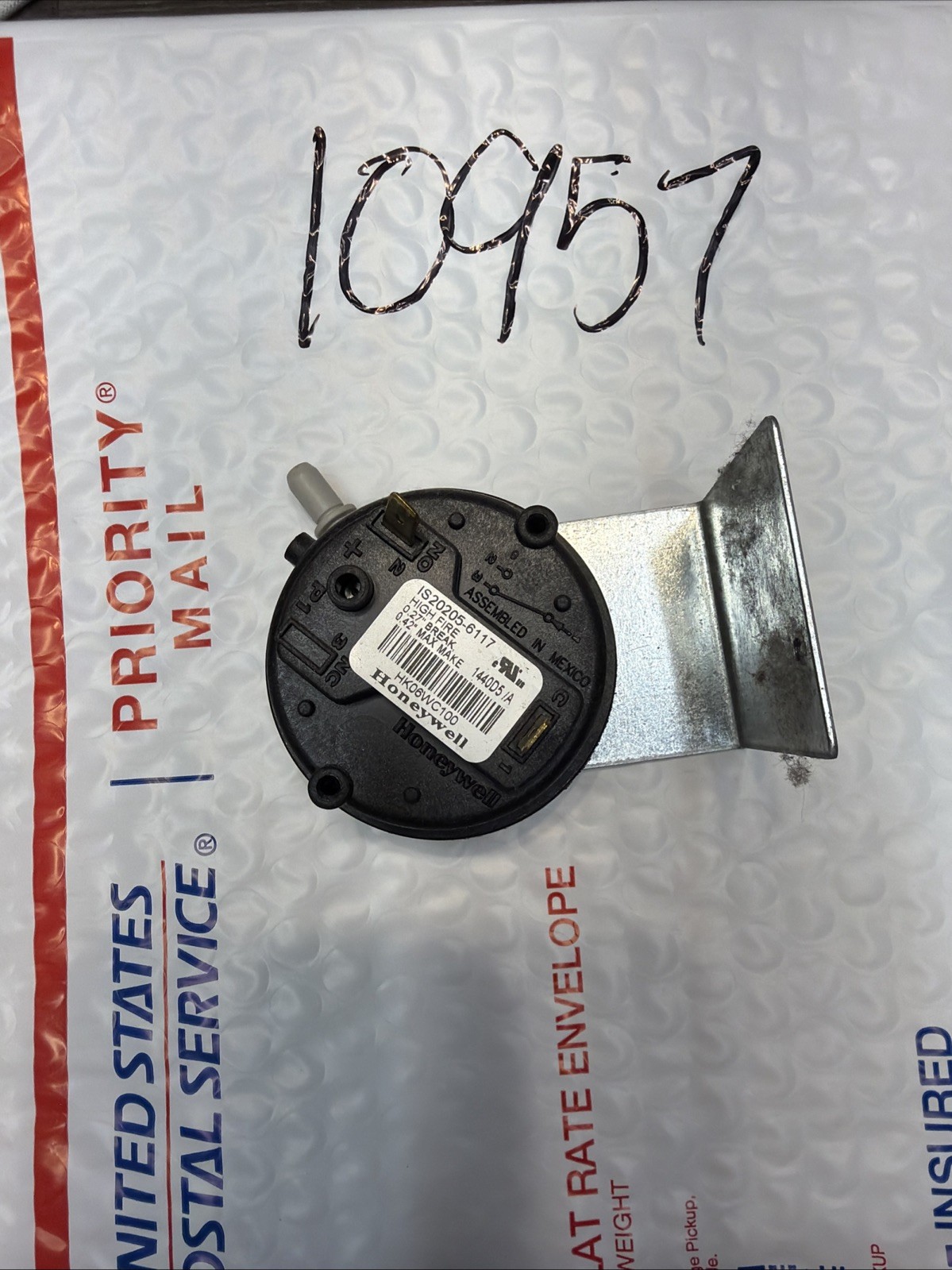 Honeywell IS20205-6117 Air Pressure Switch HK06WC100