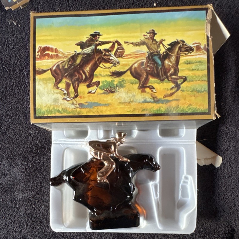 Avon Wild Country Aftershave 5 fl oz Decorative Bottle with Box for Men