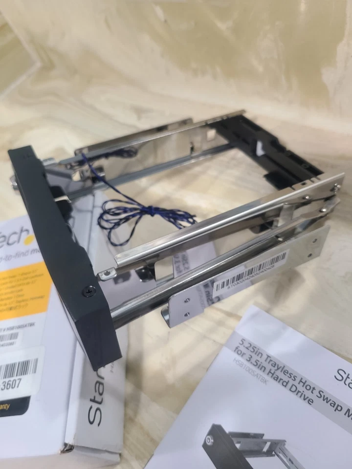 StarTech 3.5” Trayless Hot Swap SATA Mobile Rack - Image 4 of 4