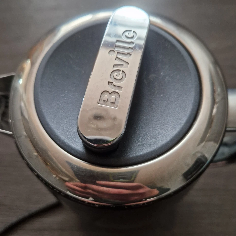 Breville Curve Black / Chrome Kettle Needs Descaling - Image 3 of 4